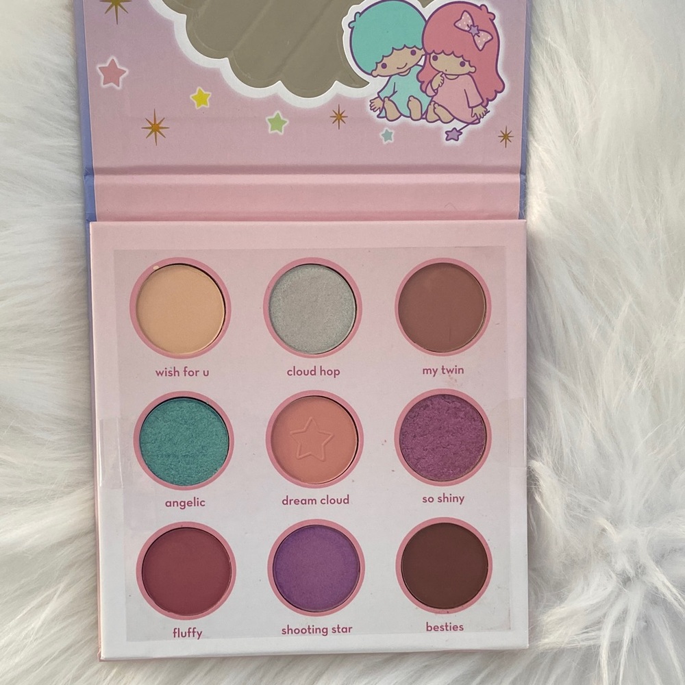 The Crème Shop x Little Twin Stars Dream Cloud Eyeshadow Palette - Picture 3 of 7
